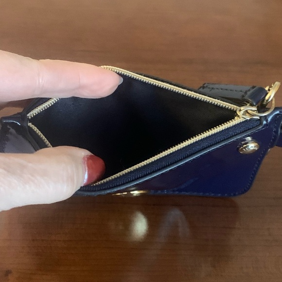 Tommy Hilfiger Wristlet Blue Patent Pouch With Chain Strap Logo 5.5 x 3.5" - Picture 6 of 6